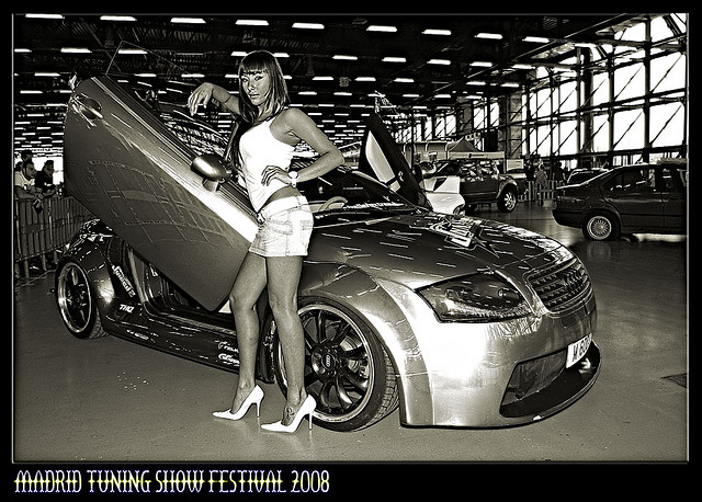 Audi-TT-8N-MK1-black-and-white-madrid-tuning-show