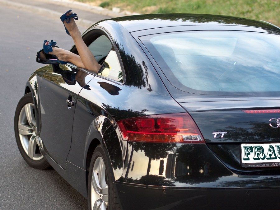 Audi-TT-8N-MK2-sexy-legs-out-the-window