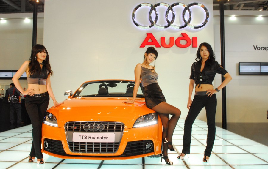 audi-tt-mk2-8j-sexy-car-show-asian-babes-2